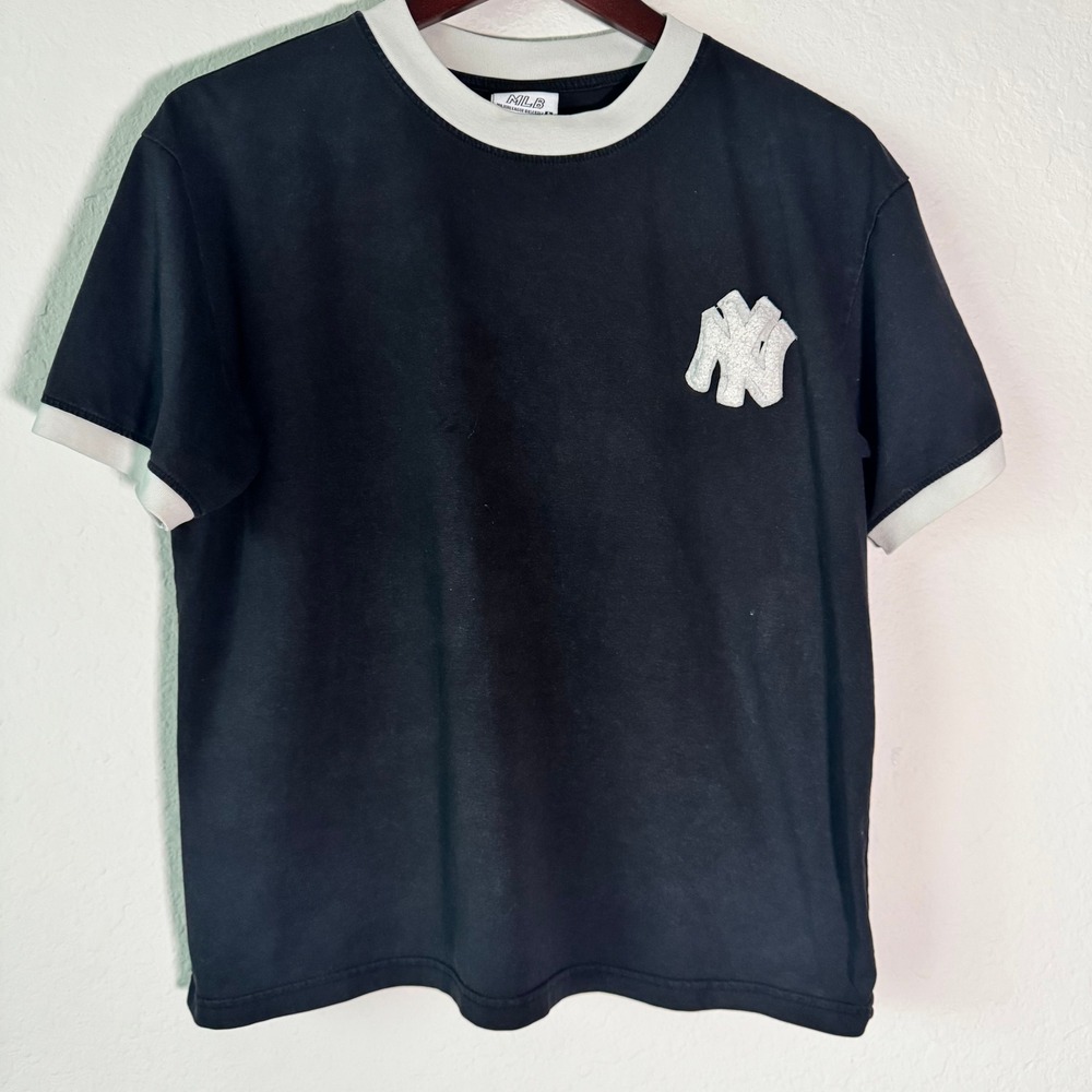 MLB New York Yankees New Era Ringer Black White Graphic Back Logo N/S Shirt